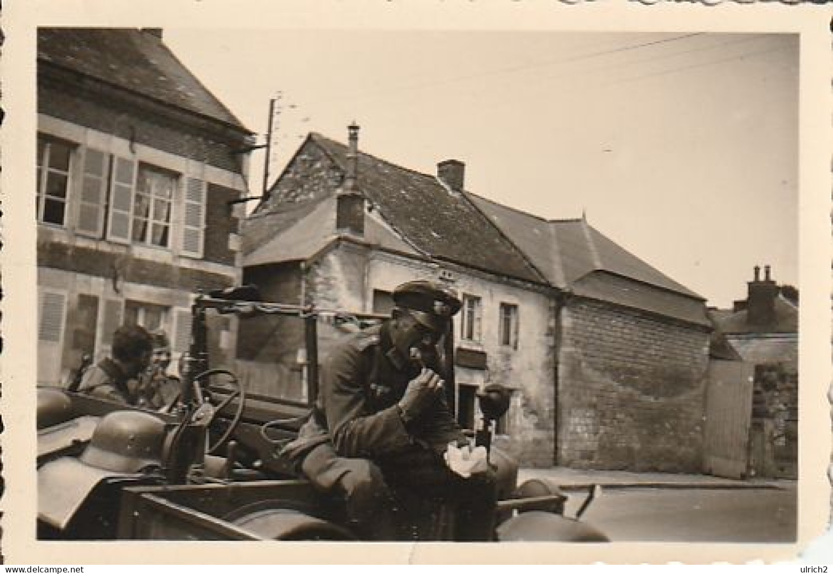Foto Deutsche Soldaten Bei Rast In PKW - 2. WK - 8*5cm (69553) - War, Military