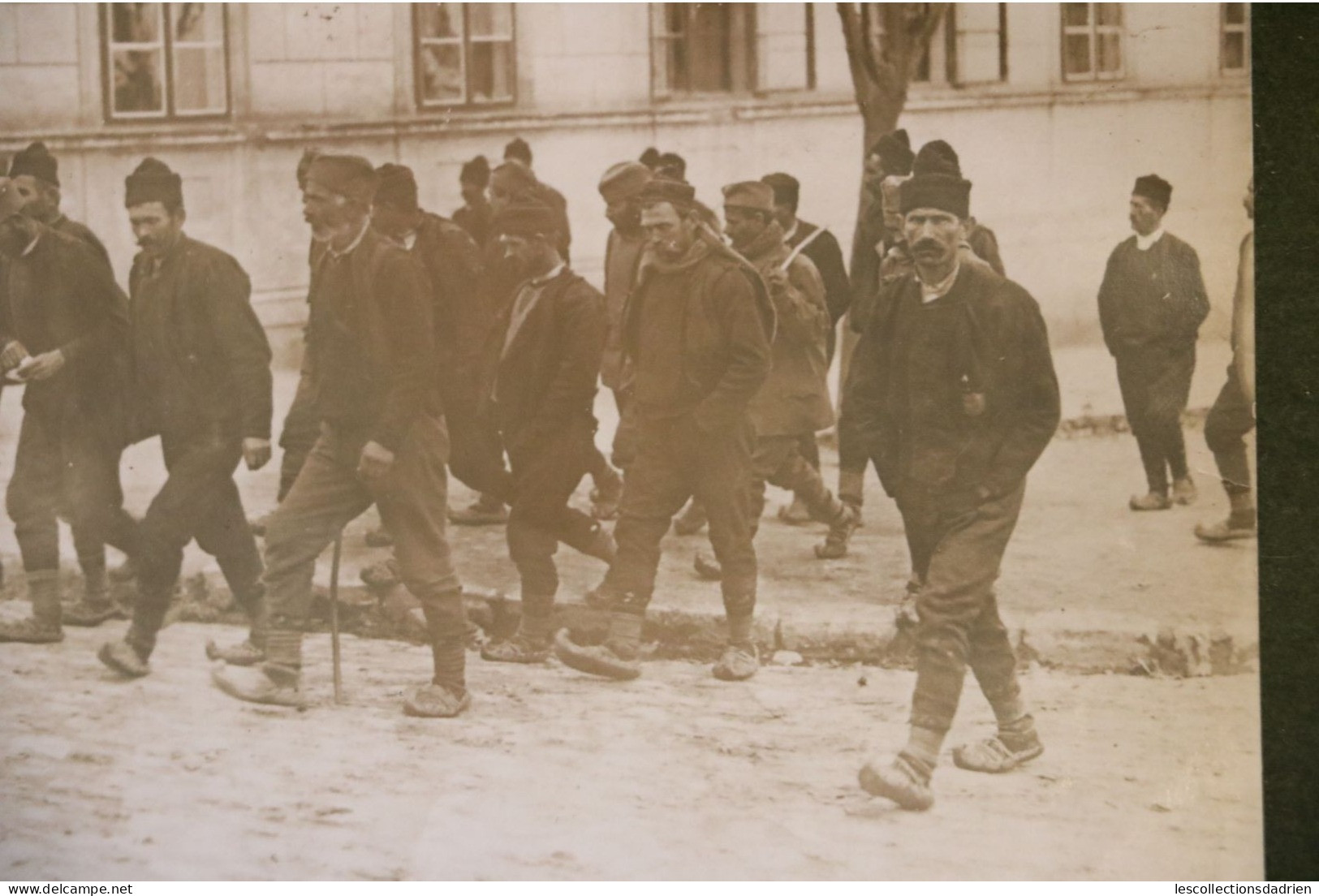 Volontaires Serbes Qui Vont S'engager Servische Vrijwilligers Charles Delius 15 X 11 Cm - Guerre, Militaire