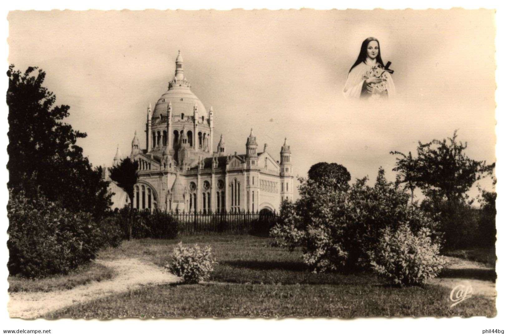 Vintage - C.P. : LISIEUX – Perspective Sur La Basilique - BR - Churches & Cathedrals