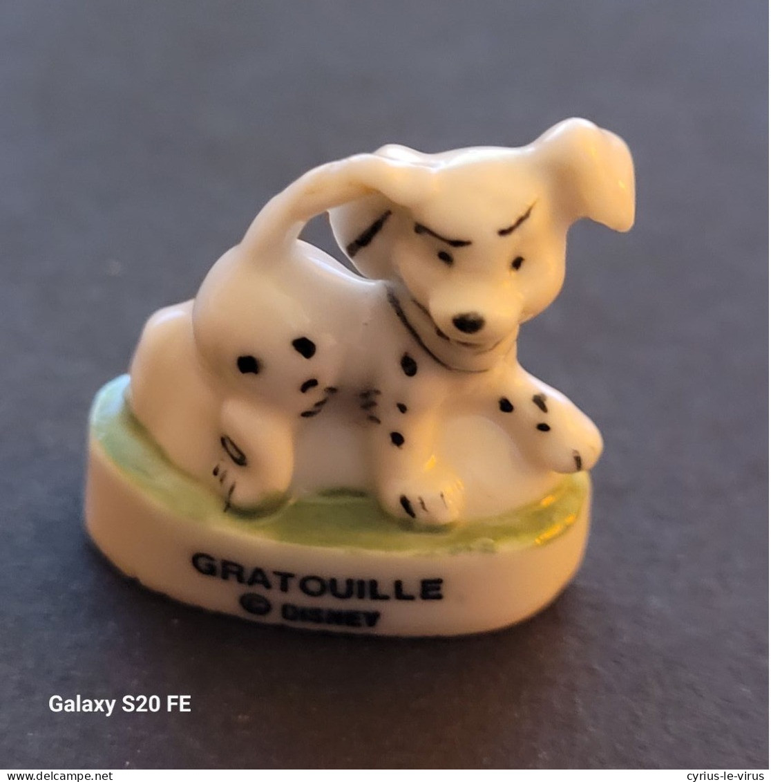 Fève Porcelaine Disney ** Les 101 Dalmatiens  **  Gratouille - Animaux