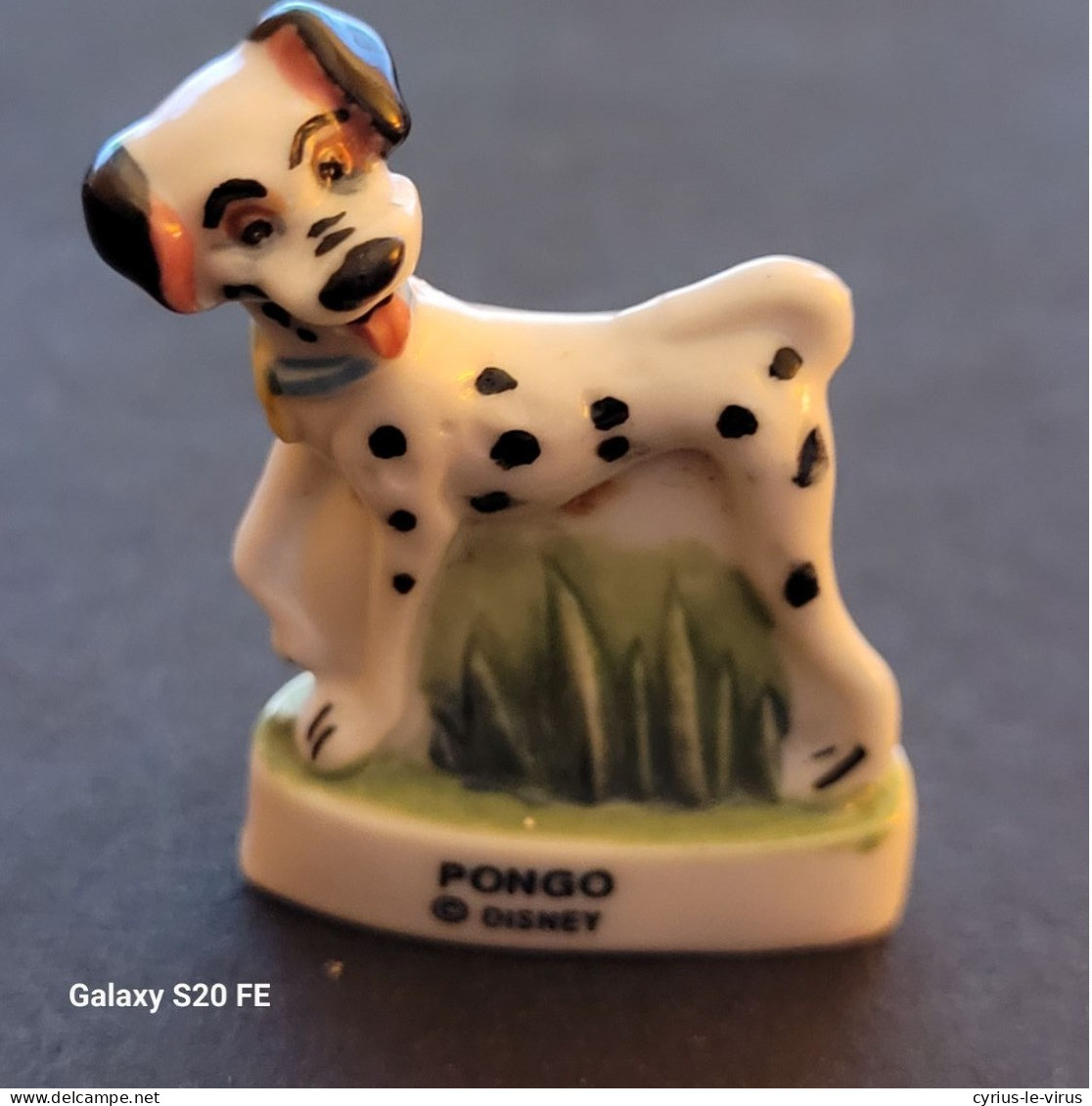 Fève Porcelaine Disney ** Les 101 Dalmatiens  ** Pongo - Animaux