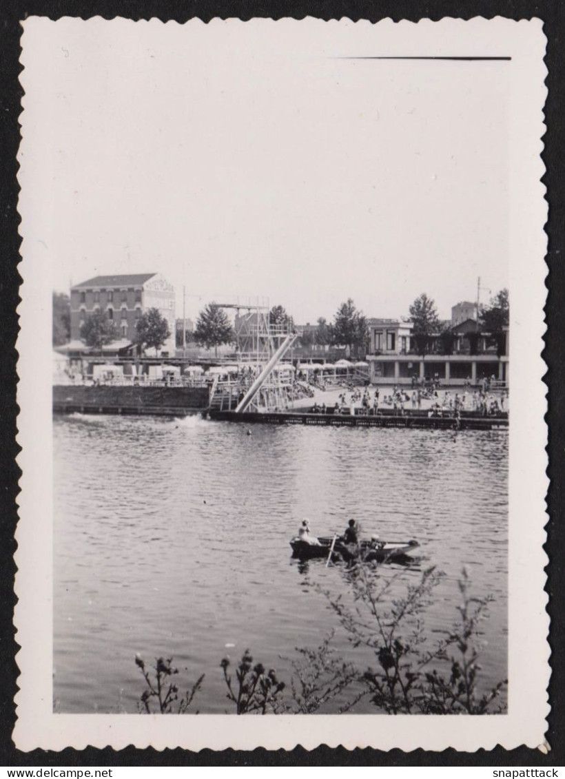 RARE Photographie De Maisons-Alfort, Val De Marne, Ile De France, Baignade En Marne, Années 50, 6,4x8,8 Cm - Places