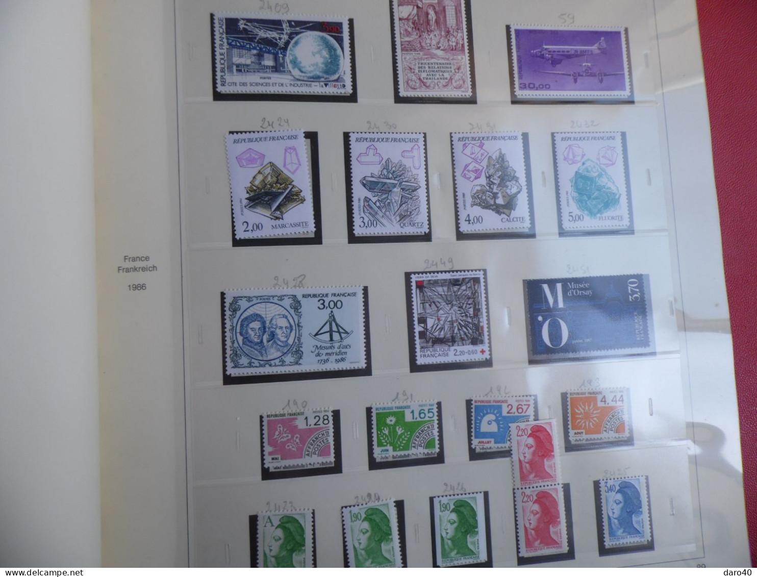 Dans un l'album feuille Safe quelques timbres de France neuf de 1983 à 1986