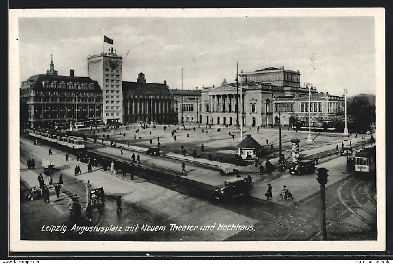 AK Leipzig, Strassenbahn Fährt Am Augustplatz Mit Neuem Theater Entlang  - Strassenbahnen