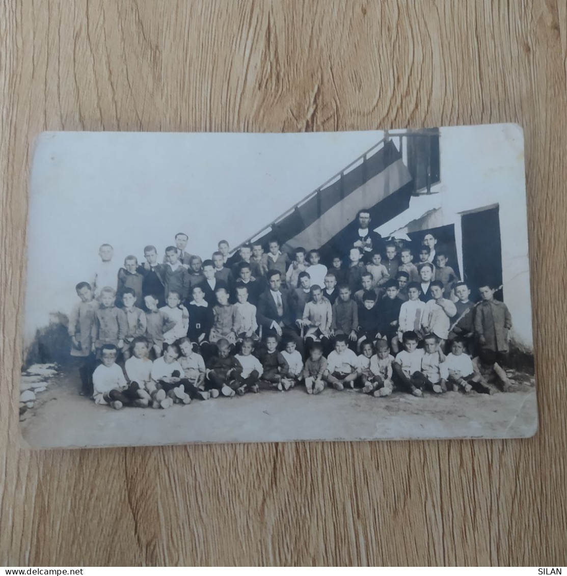 Postal Antigua Colegio De Niños Con Bandera Española Al Fondo. Posiblemente época Guerra Civil - Fotografie