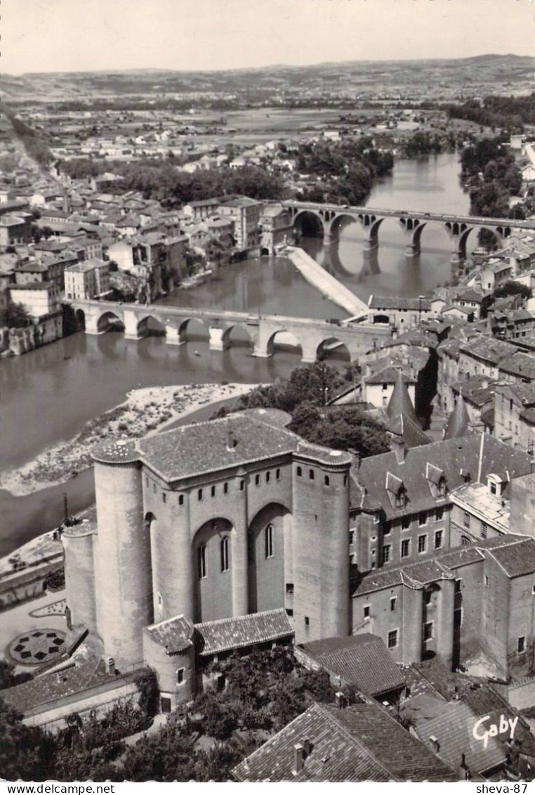 81 - Albi - Vue Générale - Au Premier Plan, Le Palais De La Berbie - Albi