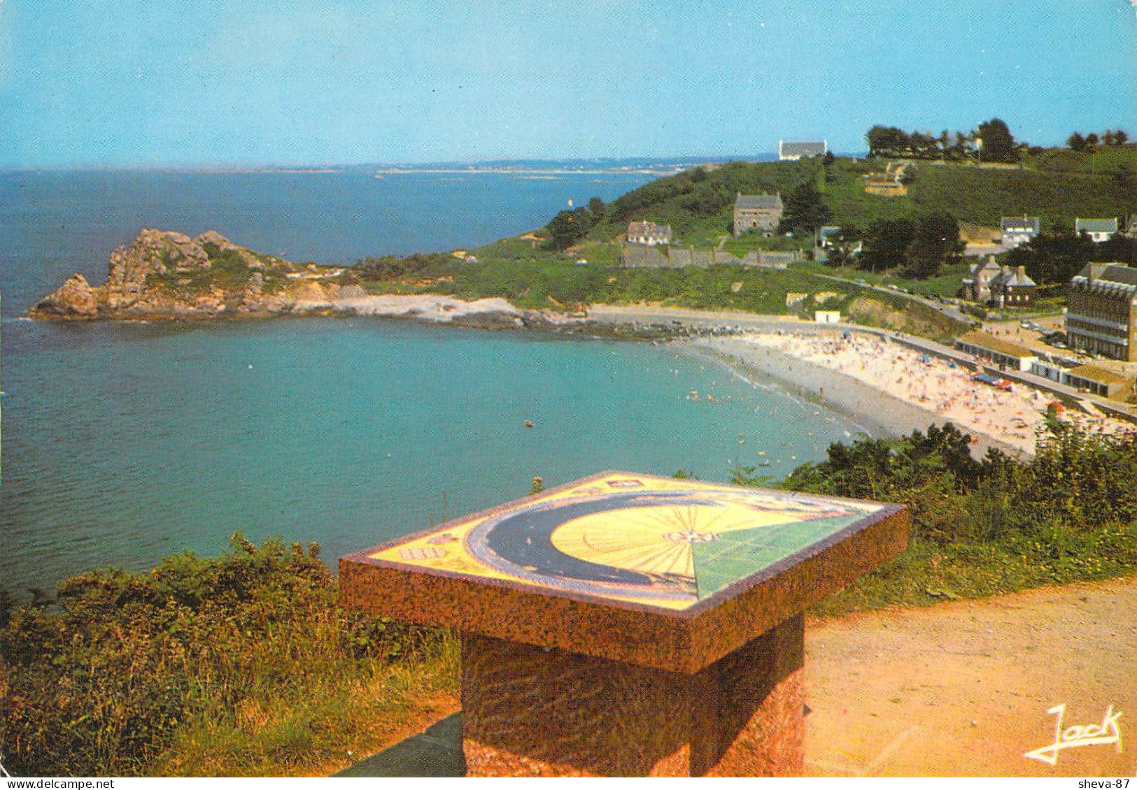 22 - Perros Guirec - La Pointe Du Château Et La Plage De Trestrignel - Perros-Guirec