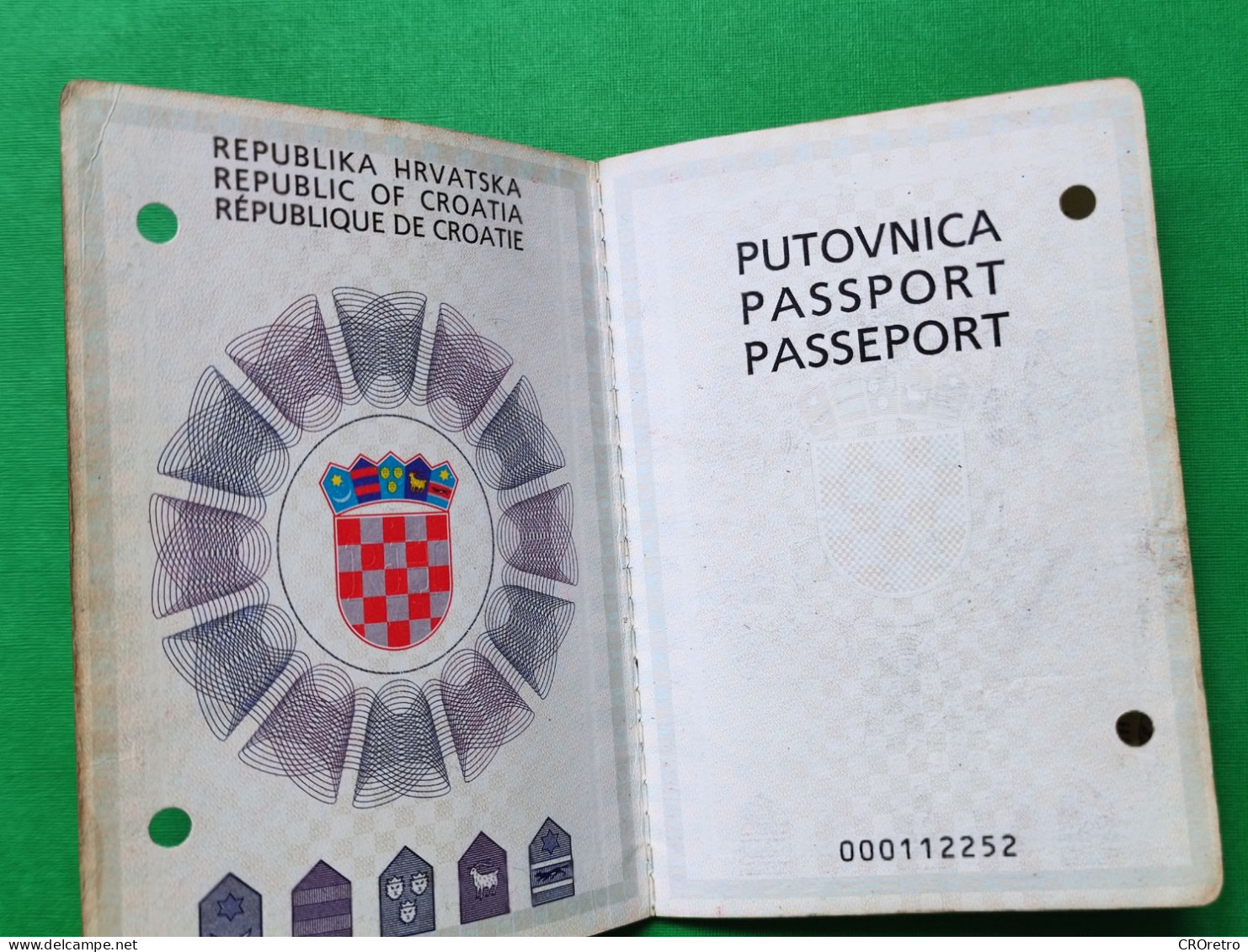 CROATIA - PASSPORT - 2000, Visas USA, SOUTH AFRICA, UAE, EGYPT, UNITED KINGDOM,.. Complete Passport - Documents Historiques