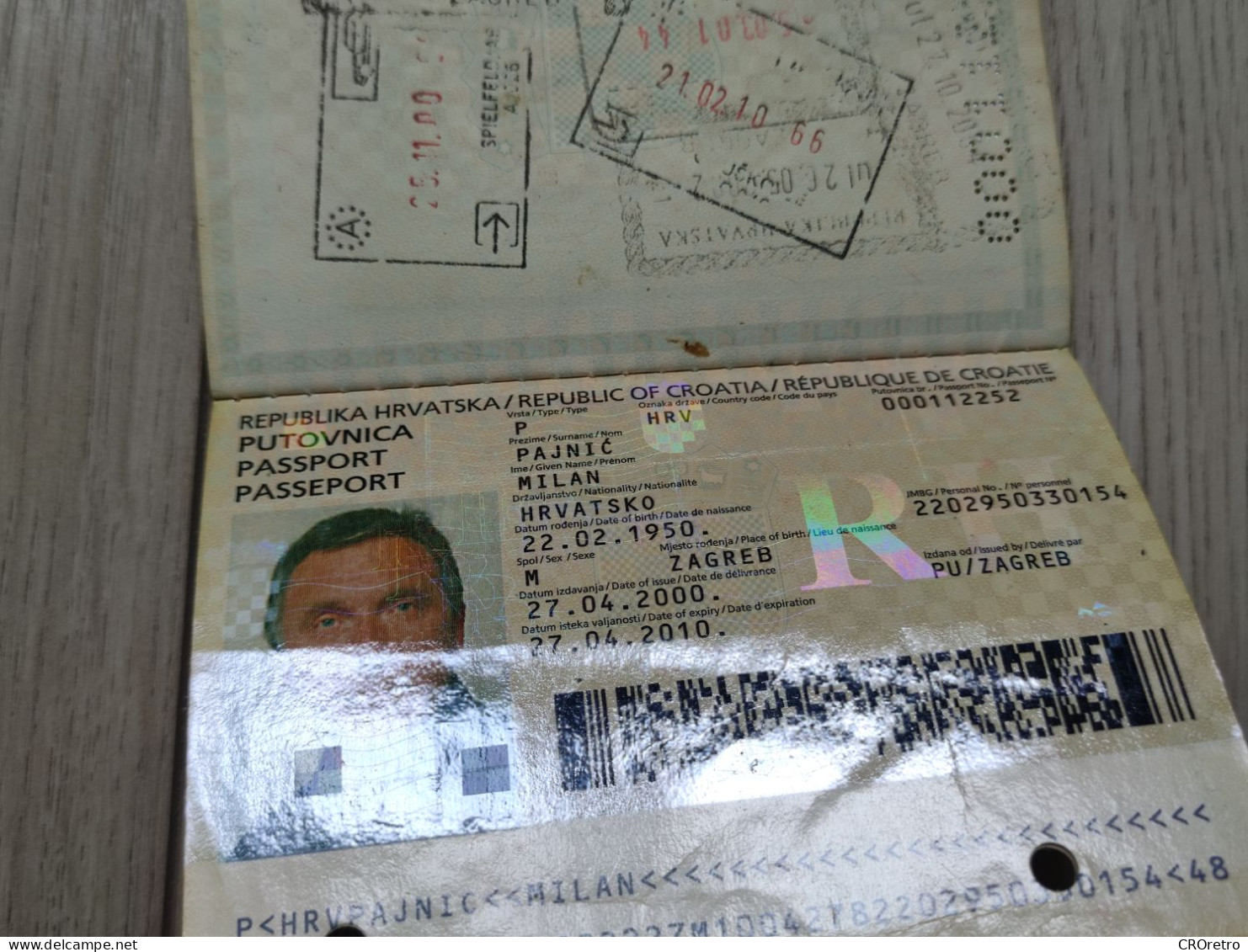 CROATIA - PASSPORT - 2000, Visas USA, SOUTH AFRICA, UAE, EGYPT, UNITED KINGDOM,.. Complete Passport - Historical Documents