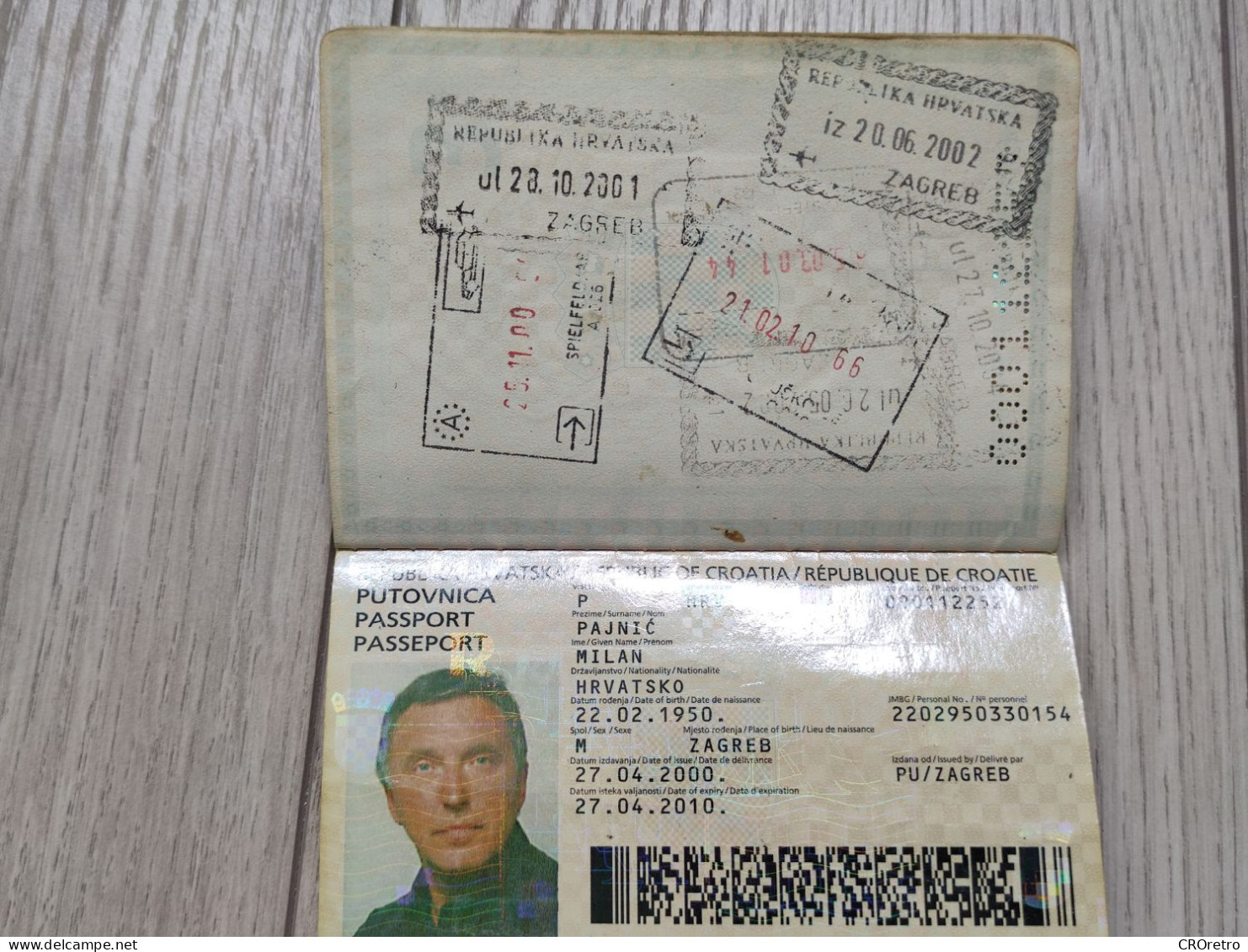 CROATIA - PASSPORT - 2000, Visas USA, SOUTH AFRICA, UAE, EGYPT, UNITED KINGDOM,.. Complete Passport - Documents Historiques