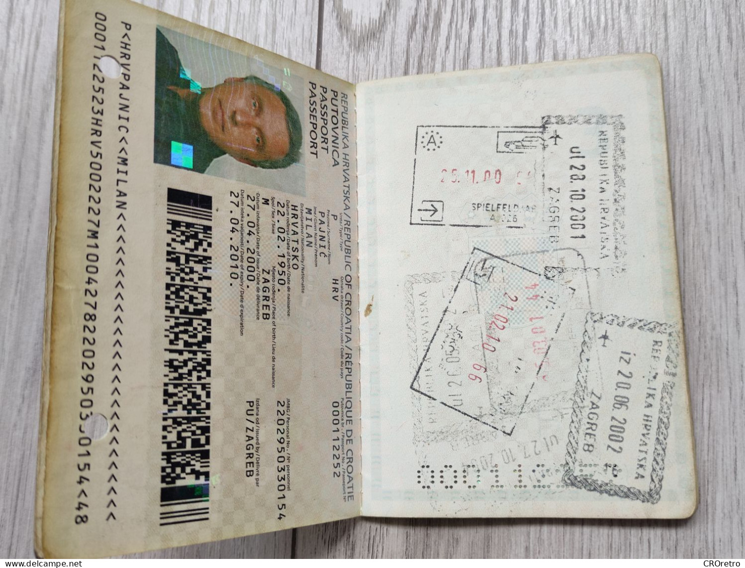 CROATIA - PASSPORT - 2000, Visas USA, SOUTH AFRICA, UAE, EGYPT, UNITED KINGDOM,.. Complete Passport - Historical Documents