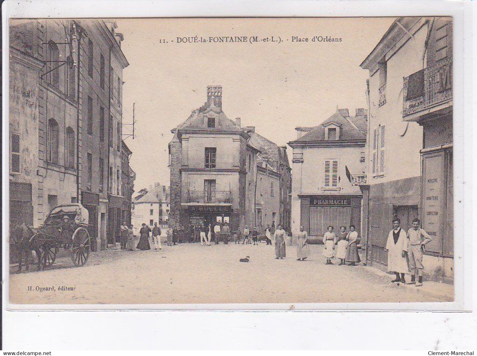 DOUE-la-FONTAINE: Place D'orléans - Très Bon état - Doue La Fontaine