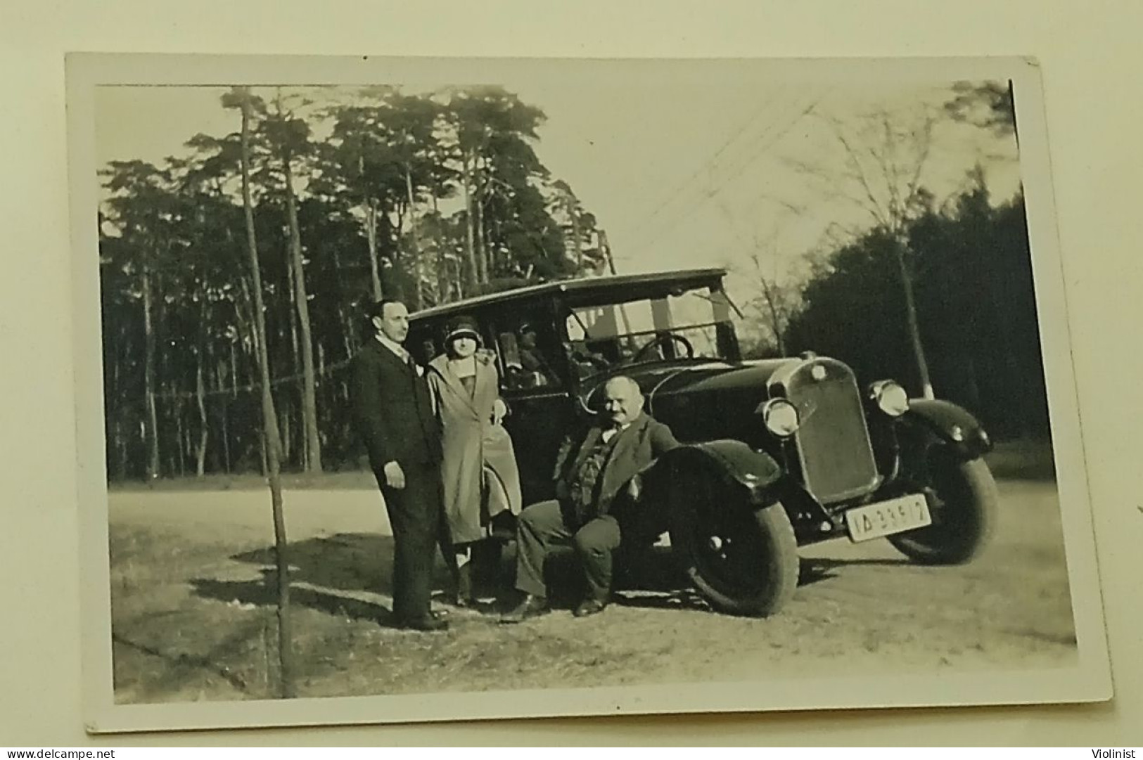 A Girl And Two Men By A Car - Old Photo - Cars