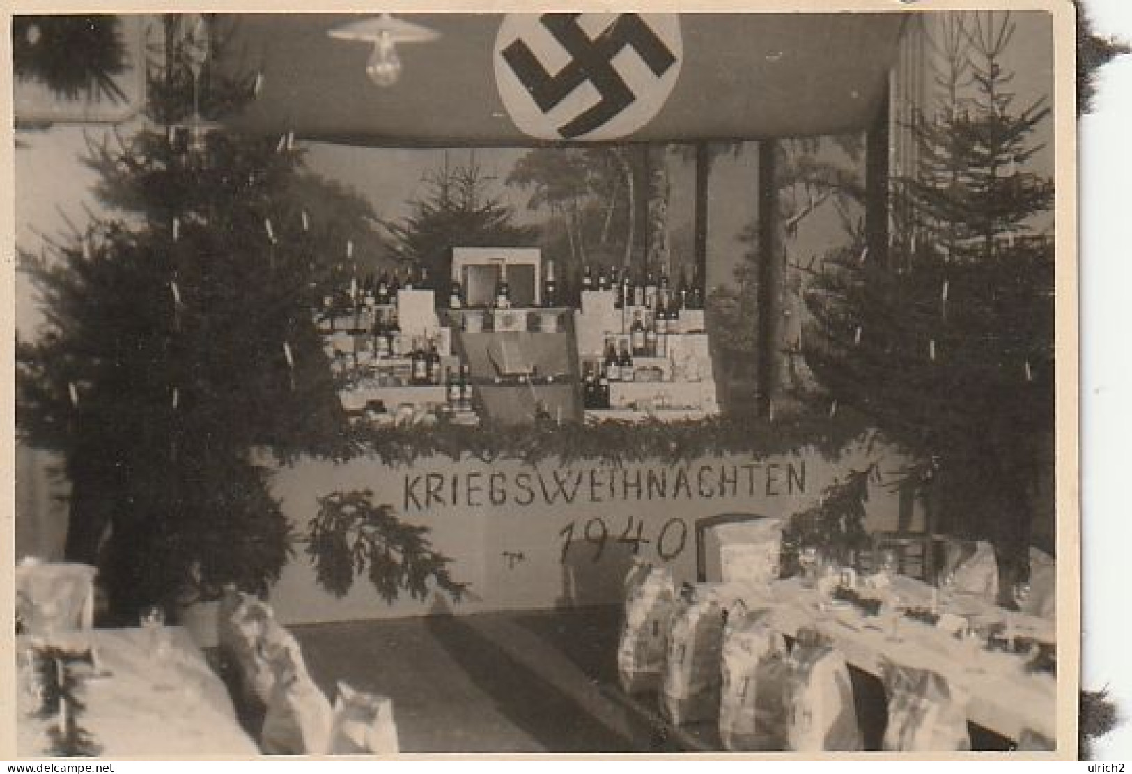 Foto Festsaal - Kriegsweihnachten 1940 - Hakenkreuzfahnen Weihnachtsbäume - 2. WK - 8*5cm (69563) - War, Military