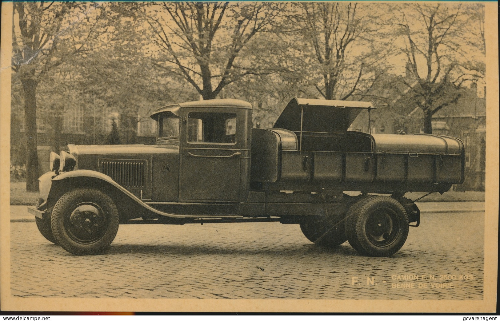 CAMION F.N. 2500 KGS  BENNE DE VOURIE.  GR.FORMAAT  18 X 12 CM - Transporter & LKW