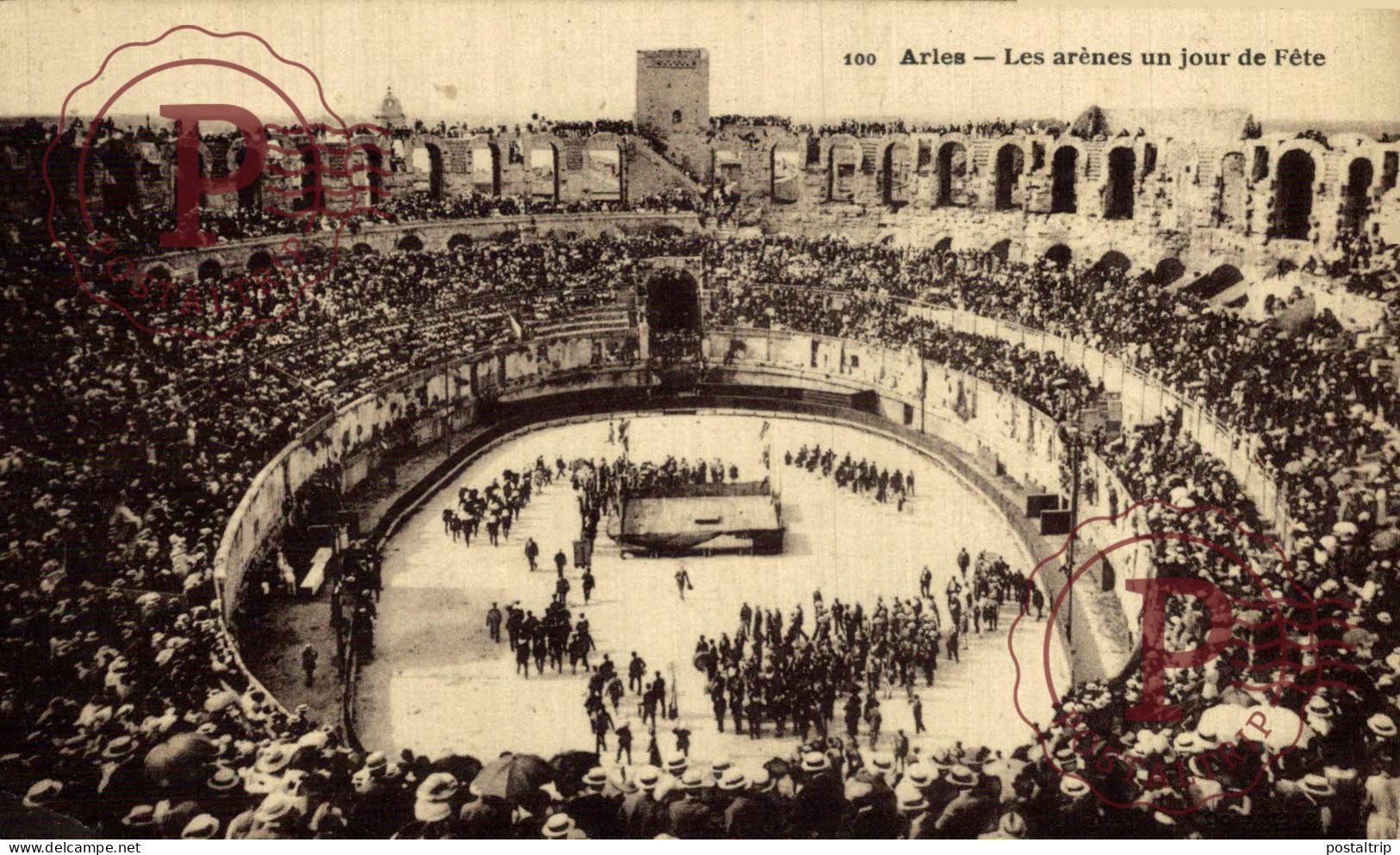 FRANCIA. FRANCE. ARLES. LES ARENES UN JOUR DE FETE. - Arles