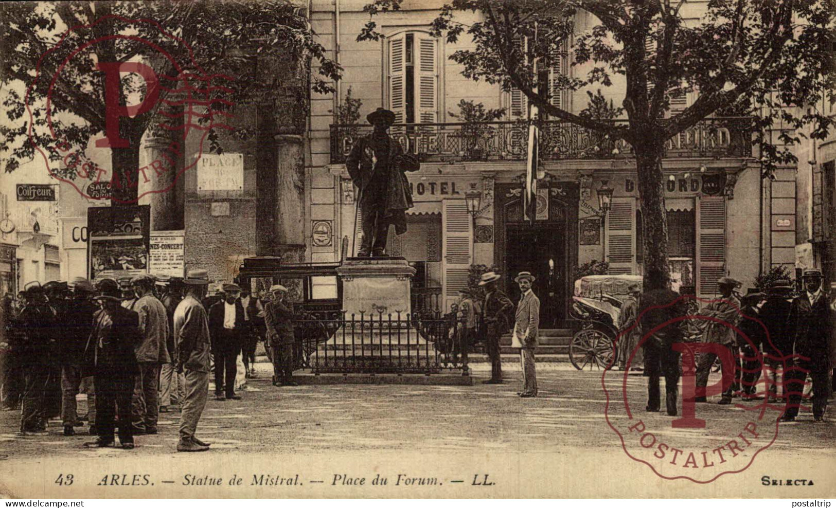 FRANCIA. FRANCE. ARLES. Statue De Mistral - Place Du Forum - Arles