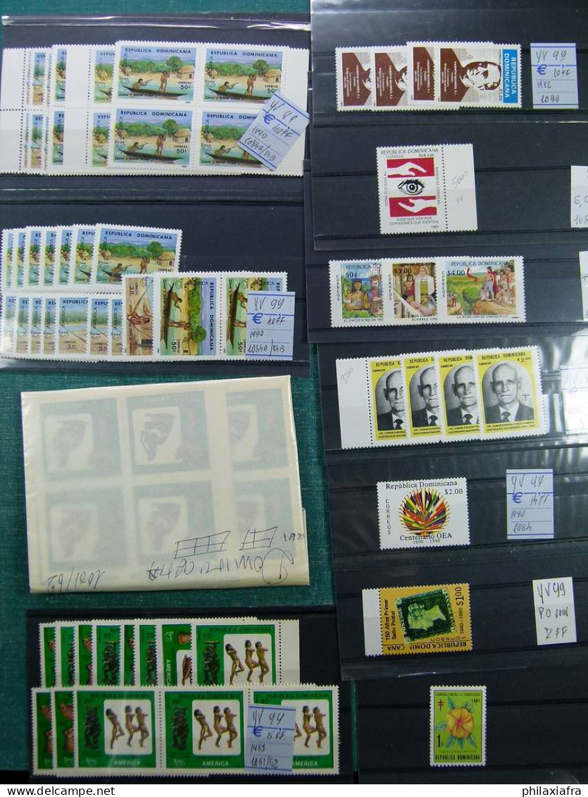 Collection République Dominicaine, sur cartes, de 1957 à 2000, timbres neufs **