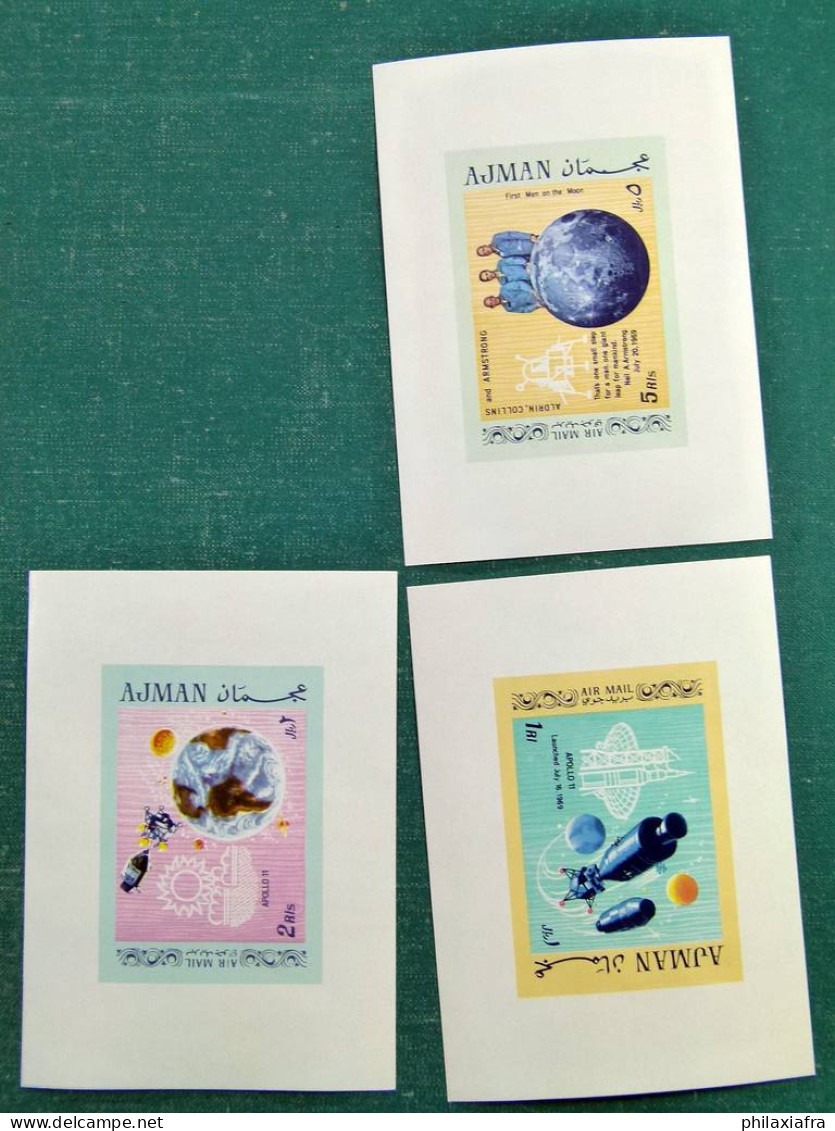 Lot Space timbres neufs ** aussi non dentelés dorés et feuilletés d'or CV