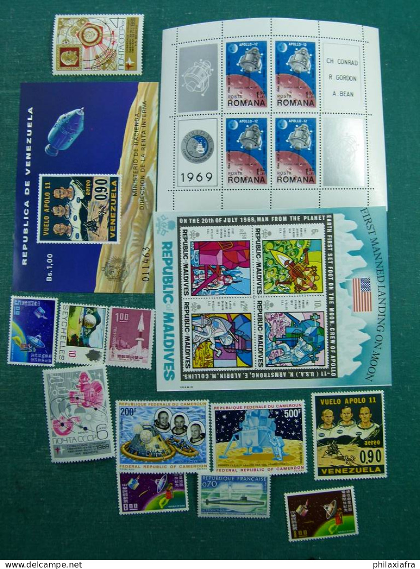 Lot Space timbres neufs ** aussi non dentelés dorés et feuilletés d'or CV