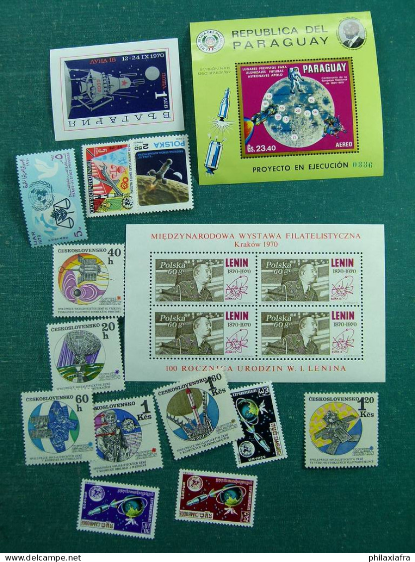 Lot Space timbres neufs ** aussi non dentelés dorés et feuilletés d'or CV