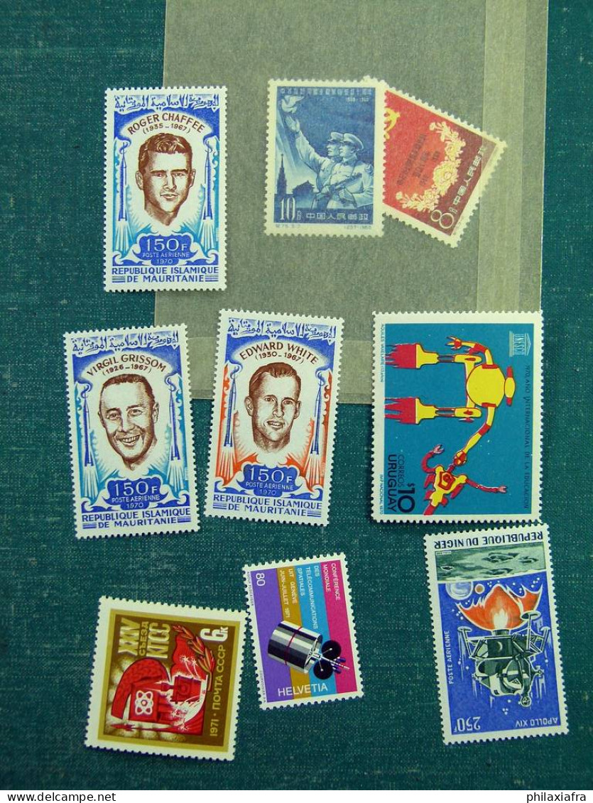 Lot Space timbres neufs ** aussi non dentelés dorés et feuilletés d'or CV