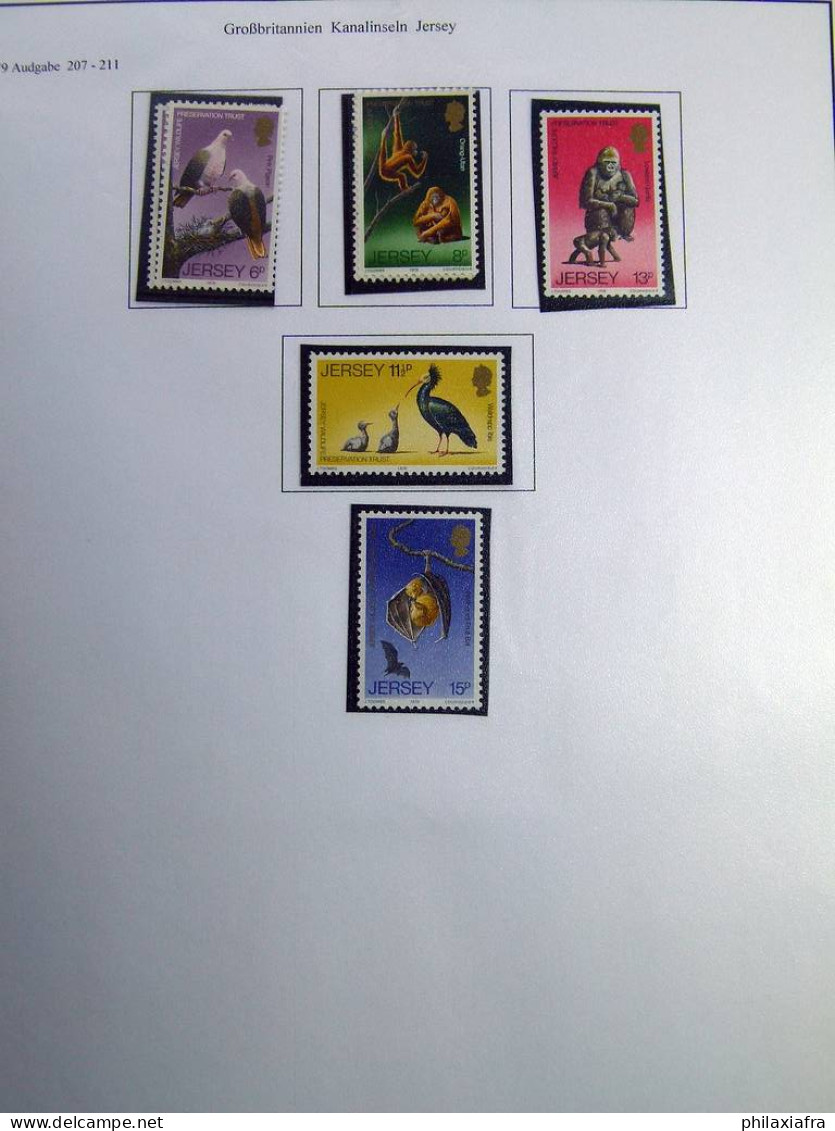 Collection Jersey, sur album, de 1941 à 2001, avec timbres neufs et oblitérés