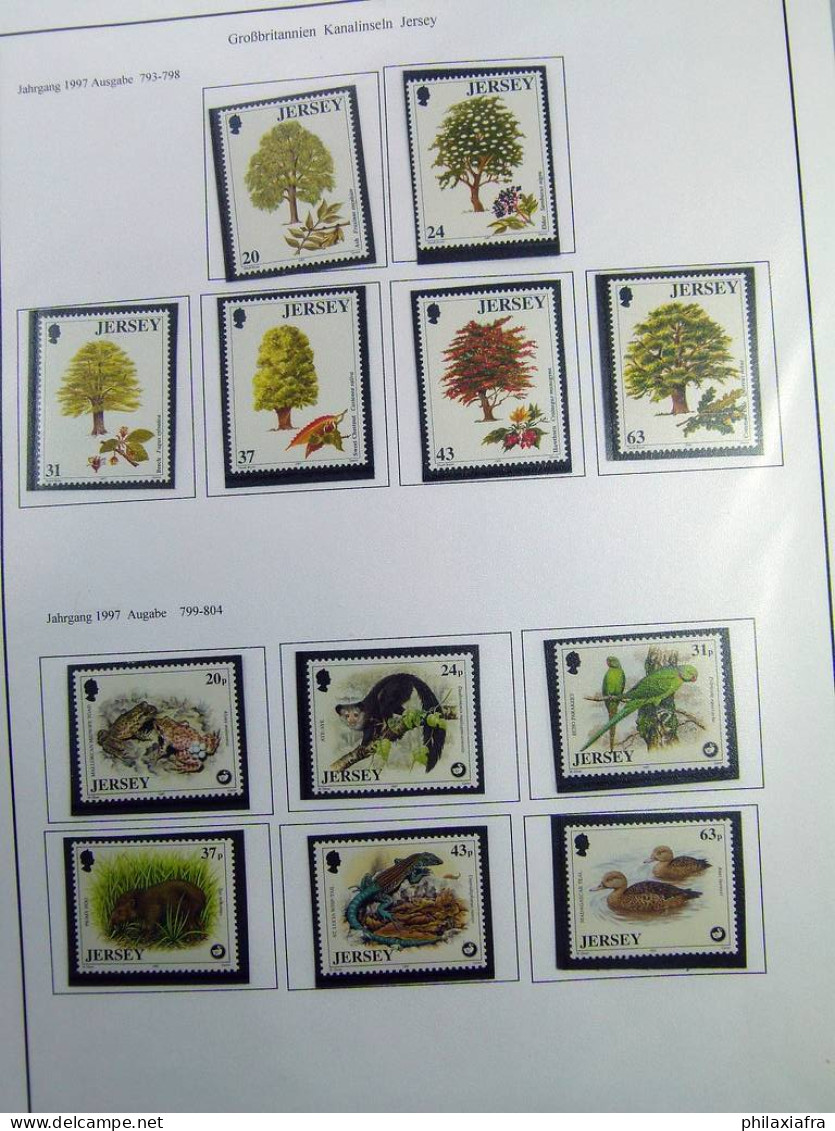 Collection Jersey, sur album, de 1941 à 2001, avec timbres neufs et oblitérés