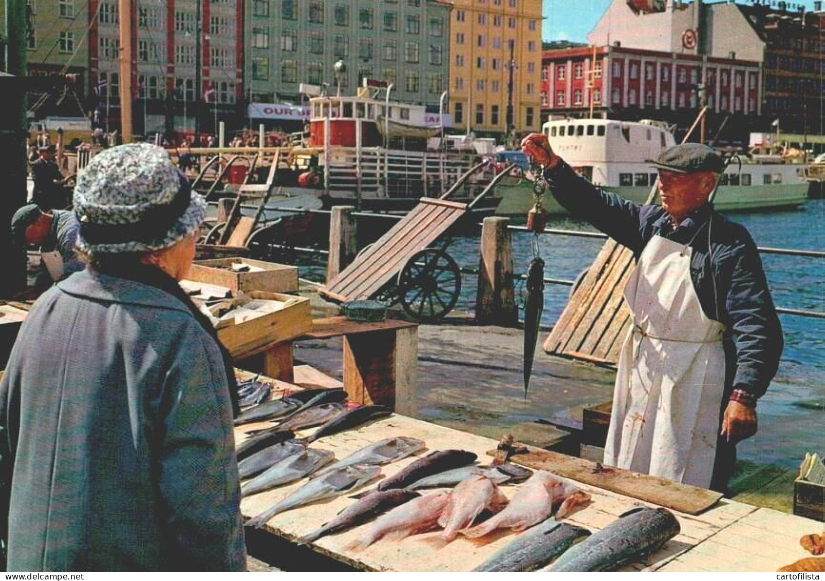 BERGEN, Norway - At The Fish Market   ( 2 Scans ) - Norvège