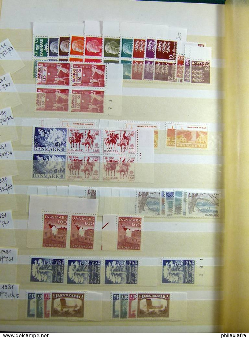 Collection Danemark, de 1990 à 1990, sur album, avec timbres neufs et oblitéré