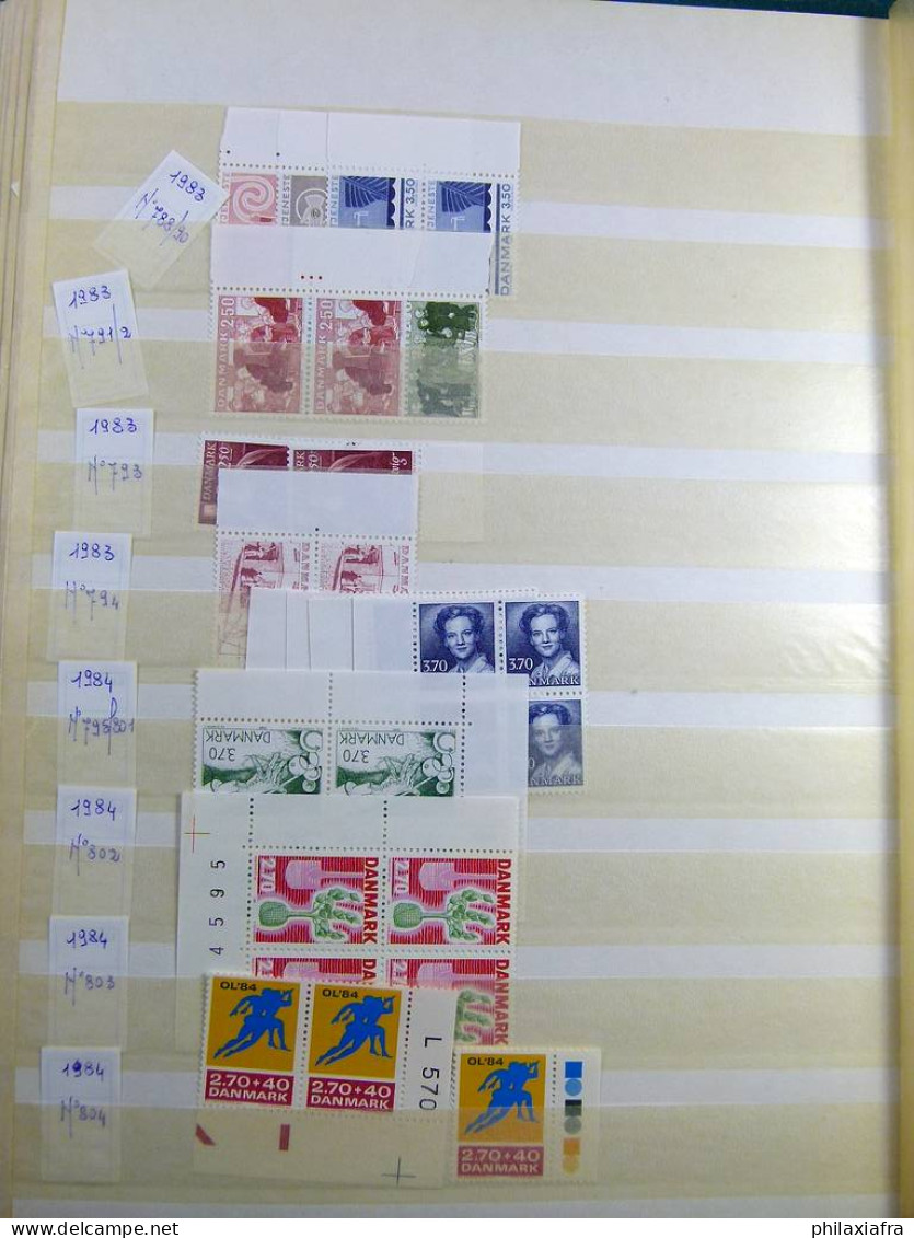 Collection Danemark, de 1990 à 1990, sur album, avec timbres neufs et oblitéré