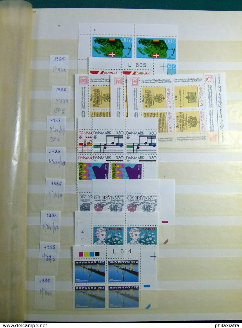 Collection Danemark, de 1990 à 1990, sur album, avec timbres neufs et oblitéré