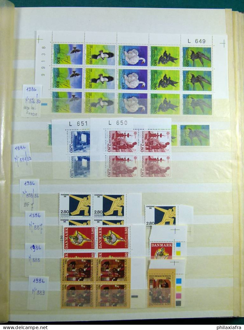 Collection Danemark, de 1990 à 1990, sur album, avec timbres neufs et oblitéré