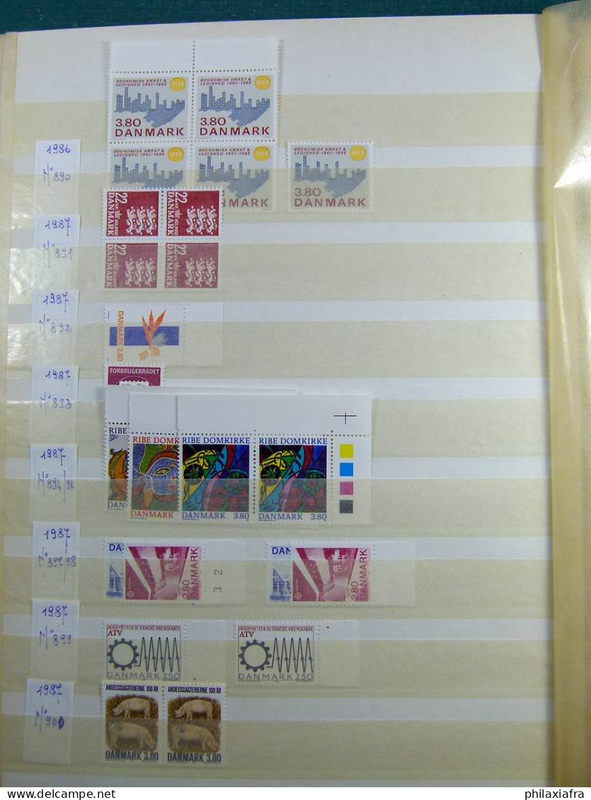 Collection Danemark, de 1990 à 1990, sur album, avec timbres neufs et oblitéré