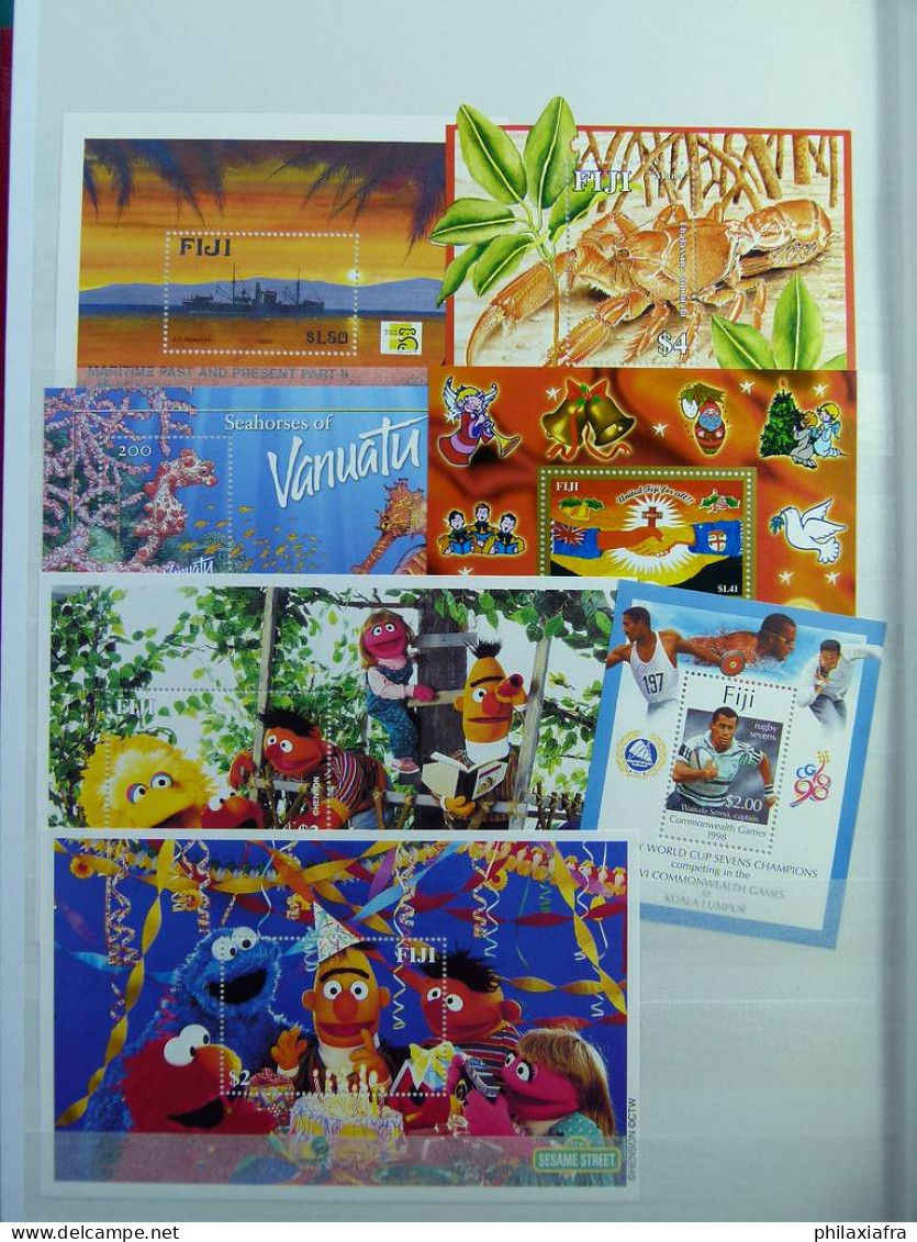 Collection Théme Diverse, avec timbres, neufs ** , sur classificateur