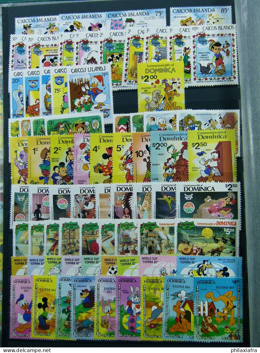 Immense stock de timbres et BF, neufs**  thème Disney sur 2 Classificateurs