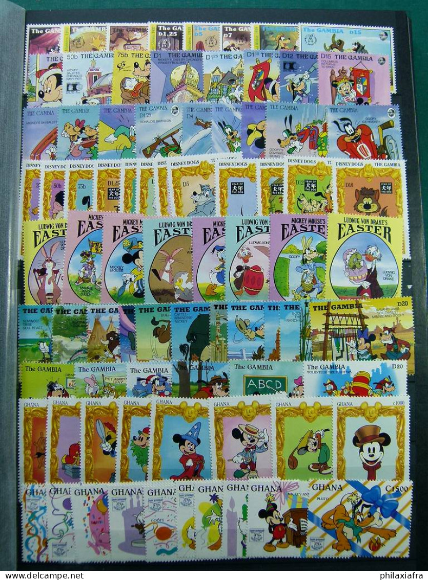 Immense stock de timbres et BF, neufs**  thème Disney sur 2 Classificateurs