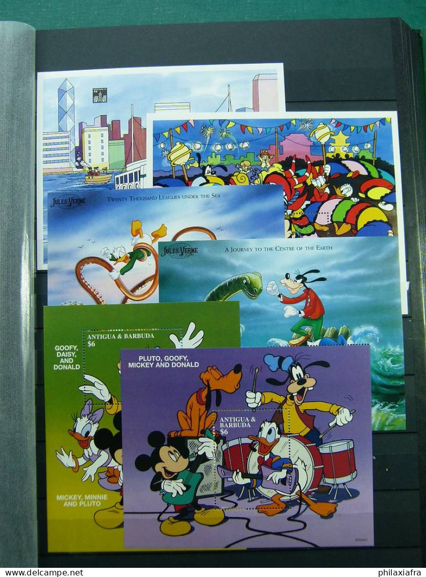 Immense stock de timbres et BF, neufs**  thème Disney sur 2 Classificateurs