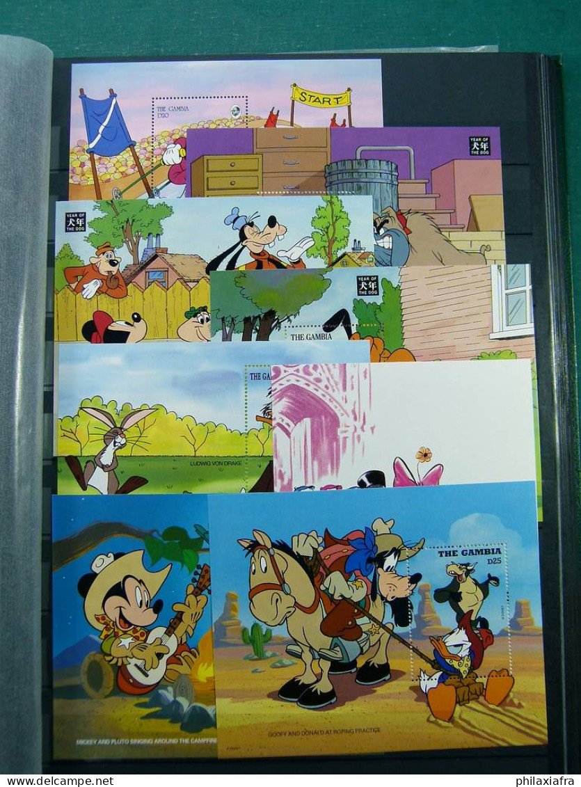 Immense stock de timbres et BF, neufs**  thème Disney sur 2 Classificateurs