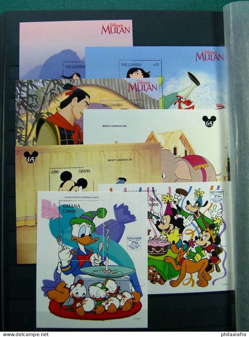 Immense stock de timbres et BF, neufs**  thème Disney sur 2 Classificateurs