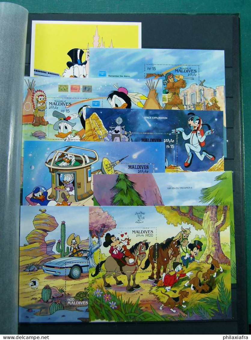 Immense stock de timbres et BF, neufs**  thème Disney sur 2 Classificateurs