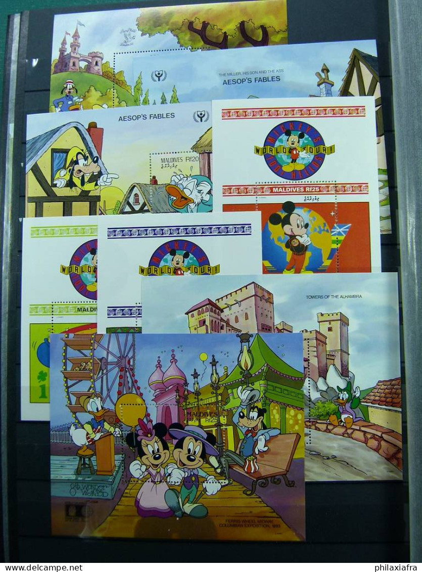 Immense stock de timbres et BF, neufs**  thème Disney sur 2 Classificateurs