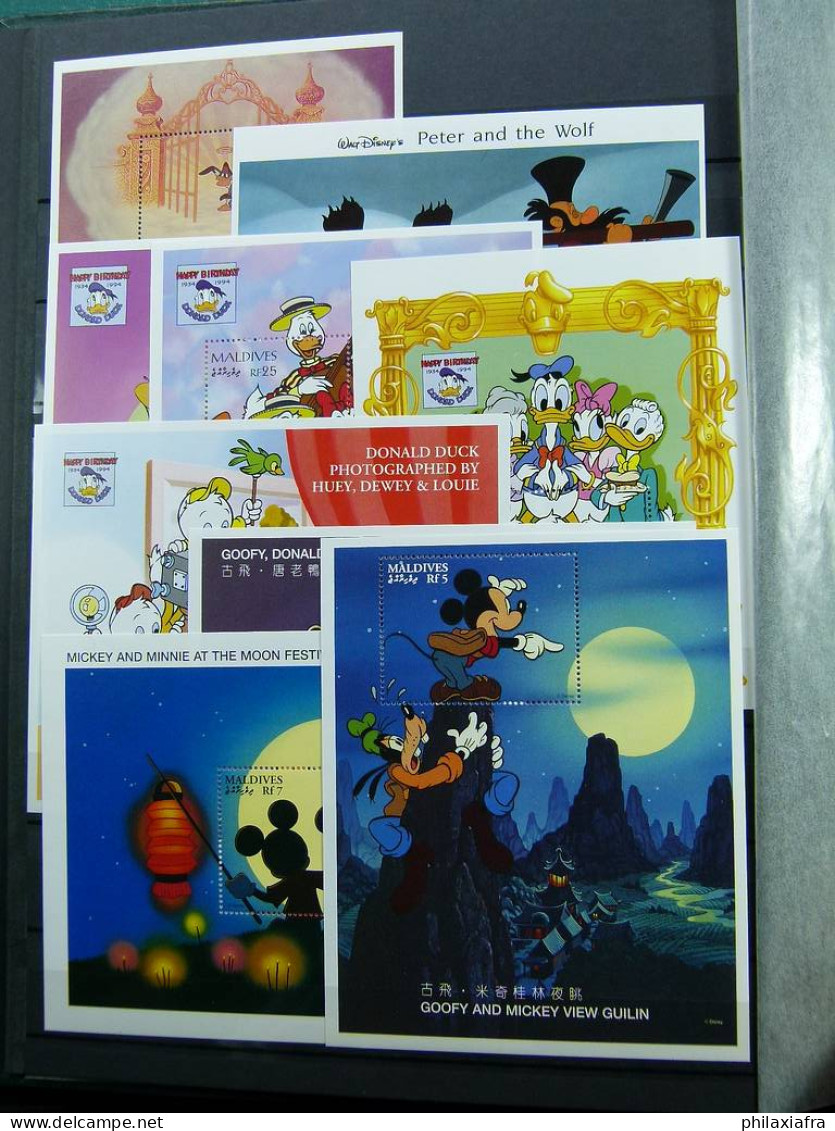 Immense stock de timbres et BF, neufs**  thème Disney sur 2 Classificateurs