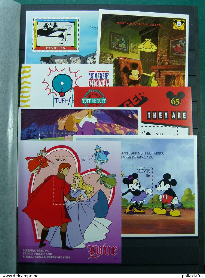 Immense stock de timbres et BF, neufs**  thème Disney sur 2 Classificateurs