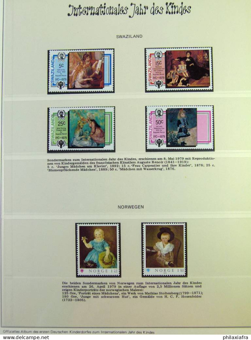 Collection théme Enfance, avec timbres, neufs ** , sur album