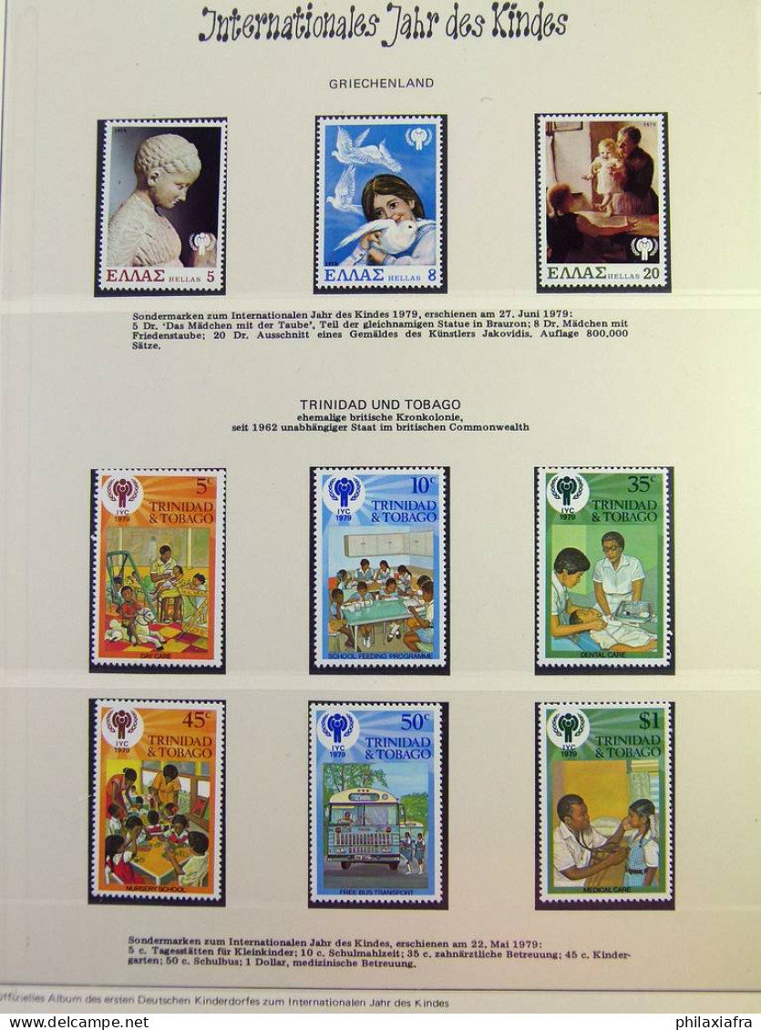 Collection théme Enfance, avec timbres, neufs ** , sur album