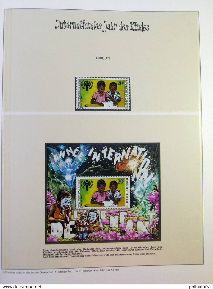 Collection théme Enfance, avec timbres, neufs ** , sur album