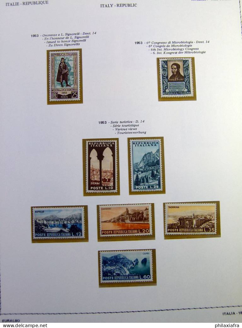 Collection République d'Italie album 1945-1968, timbres, surtout neufs** avancés