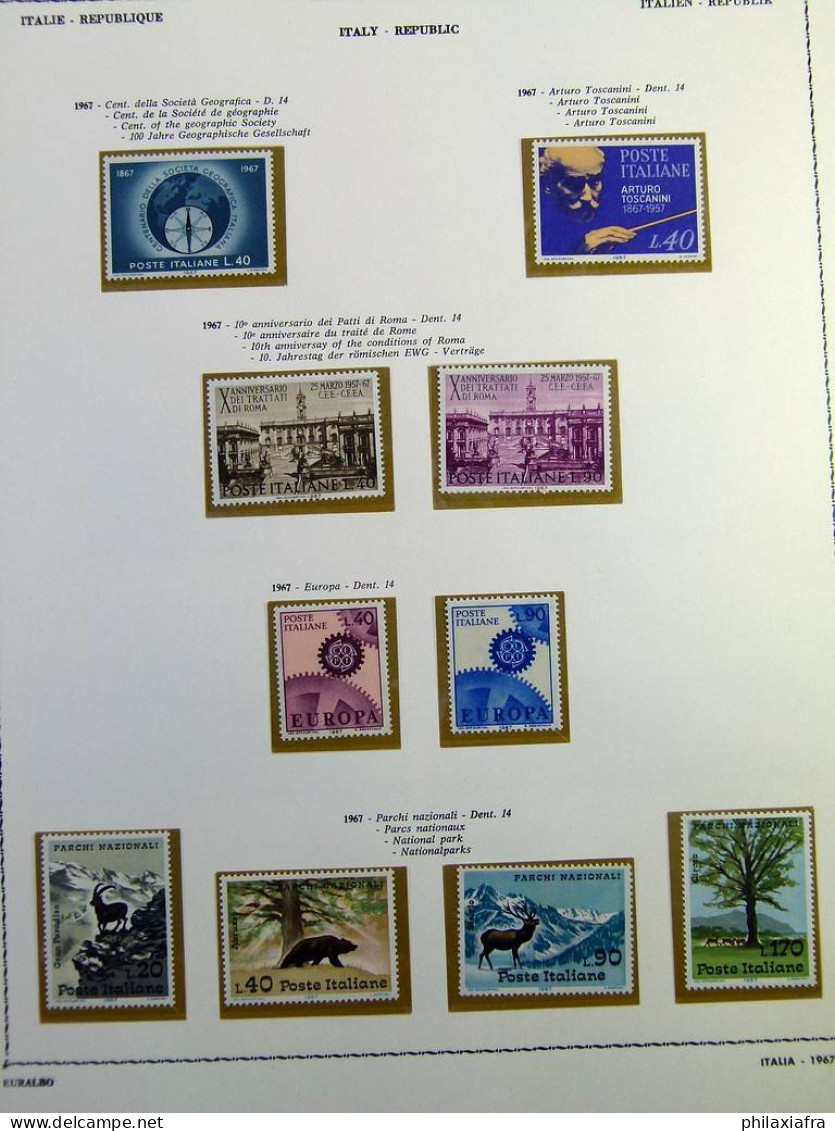 Collection République d'Italie album 1945-1968, timbres, surtout neufs** avancés