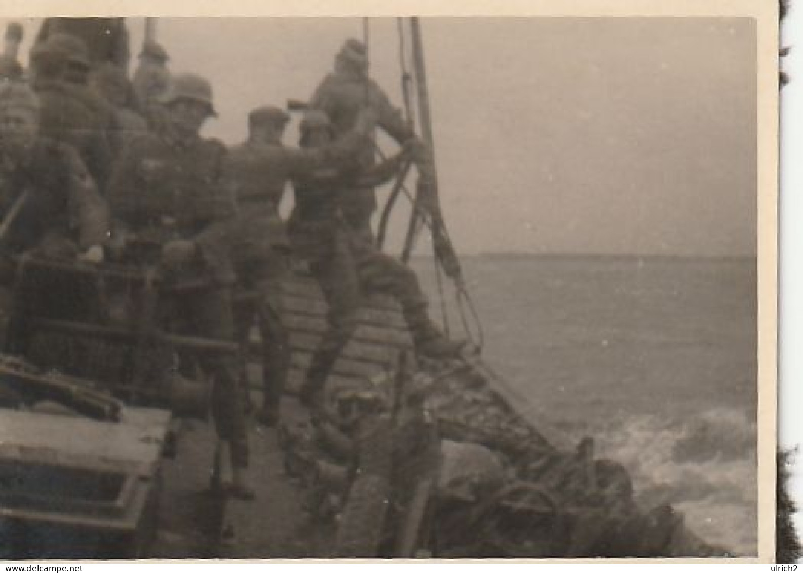Foto Deutsche Soldaten Auf Boot - 2. WK - 8*5cm (69576) - War, Military